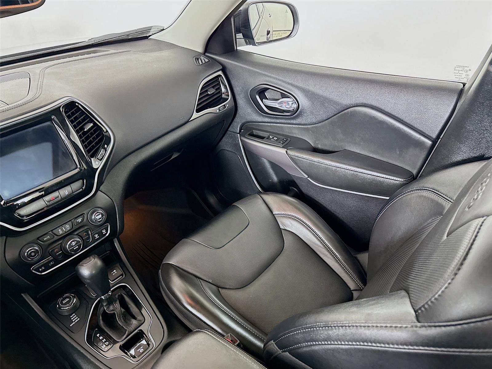 Used 2022 Jeep Cherokee Limited w/ Mopar Interior Package image 31