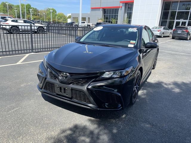 Used 2023 Toyota Camry SE image 4
