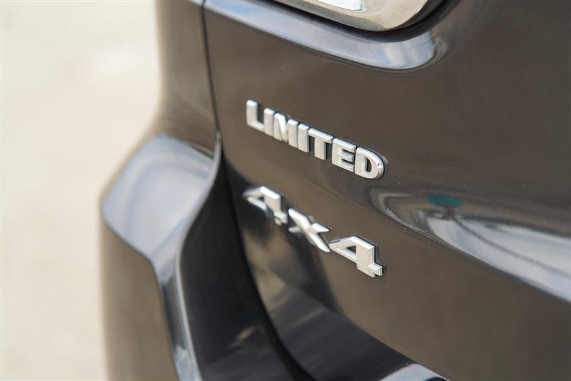 Used 2015 Jeep Grand Cherokee Limited w/ Luxury Group II AWD/4WD image 42