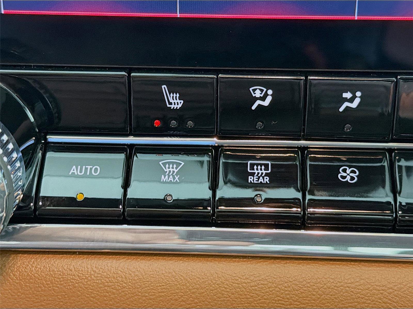 Used 2024 GMC Canyon AT4 w/ Technology Package image 21