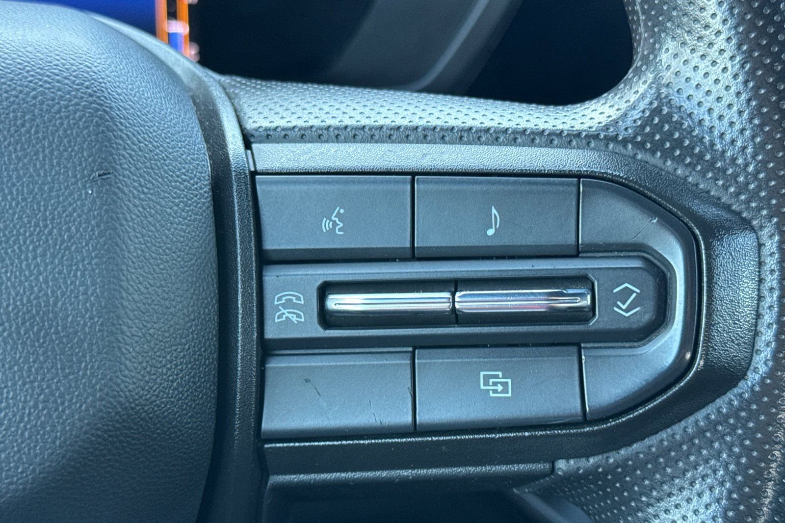 Certified 2023 Chevrolet Colorado W/T image 25