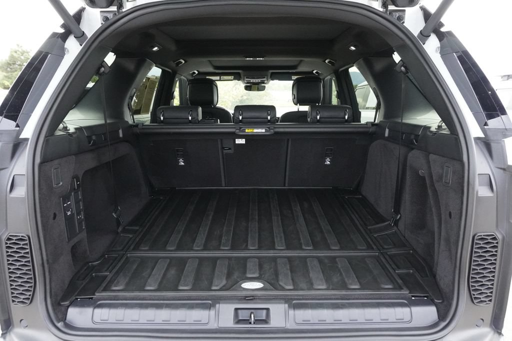Used 2025 Land Rover Discovery S AWD/4WD image 31