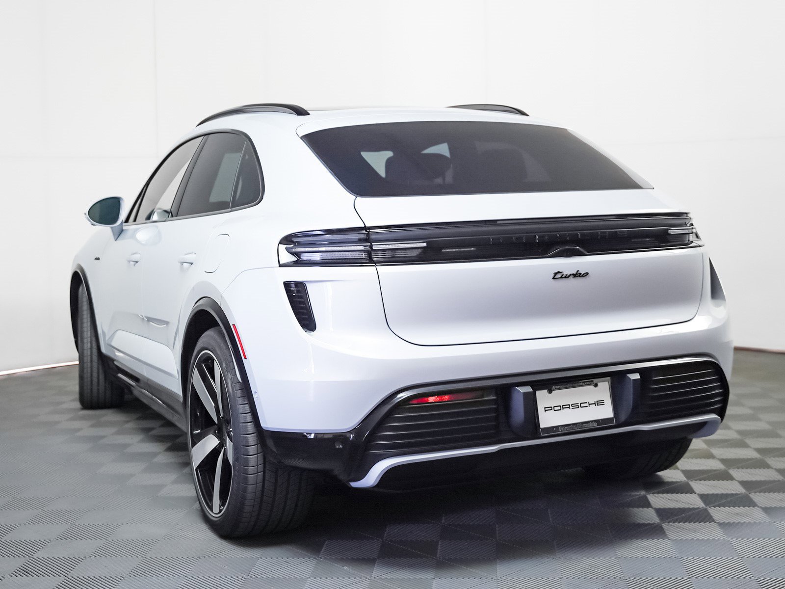Used 2025 Porsche Macan Turbo Electric image 3