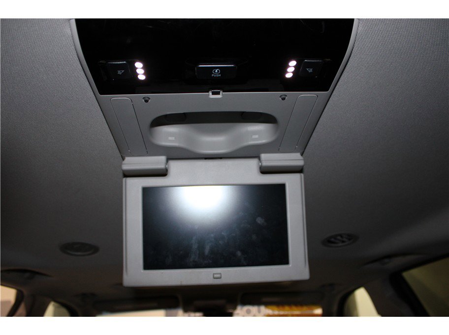 Used 2016 Chevrolet Suburban LT image 21