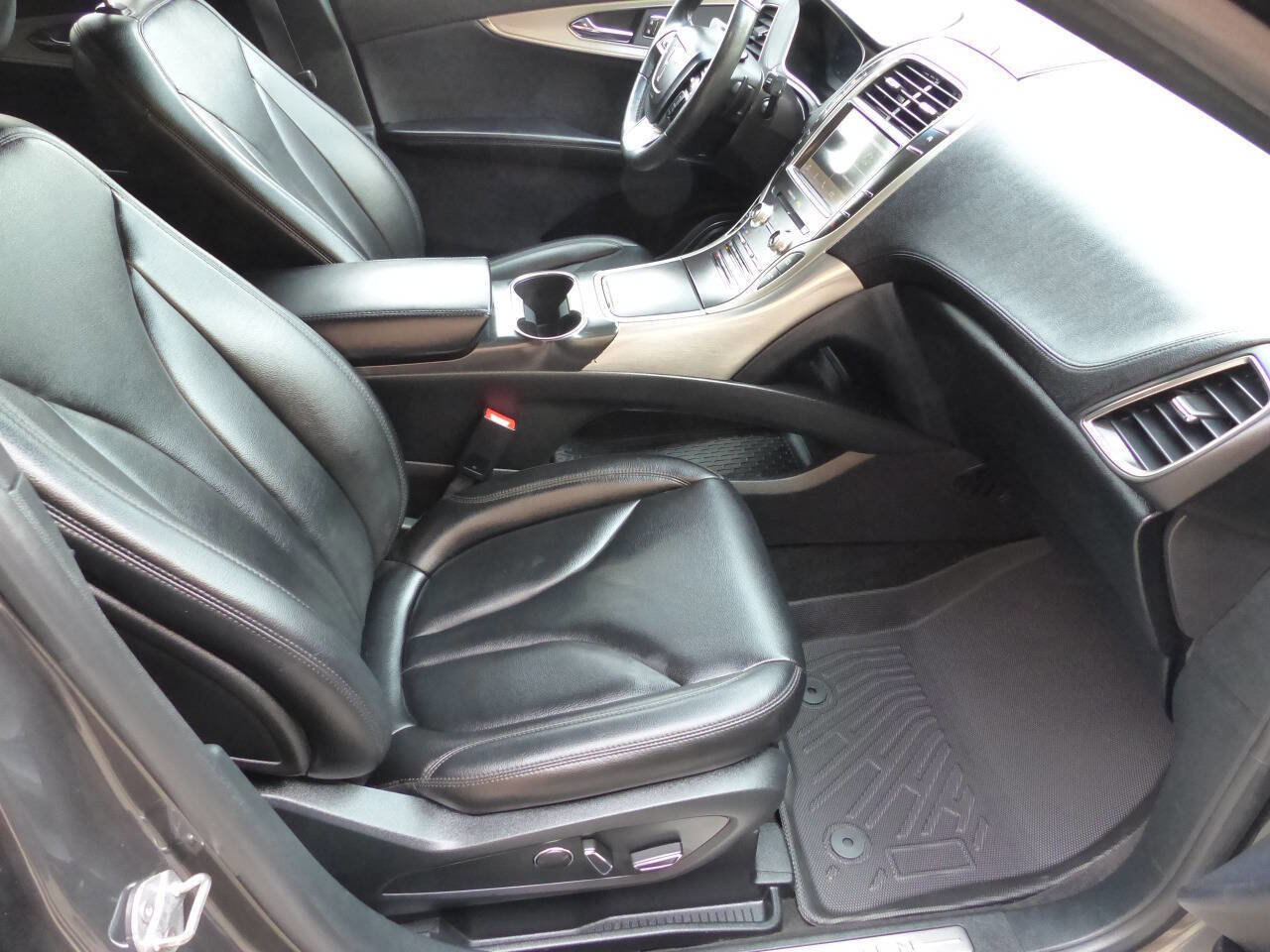 Used 2019 Lincoln Nautilus Premier AWD/4WD image 27