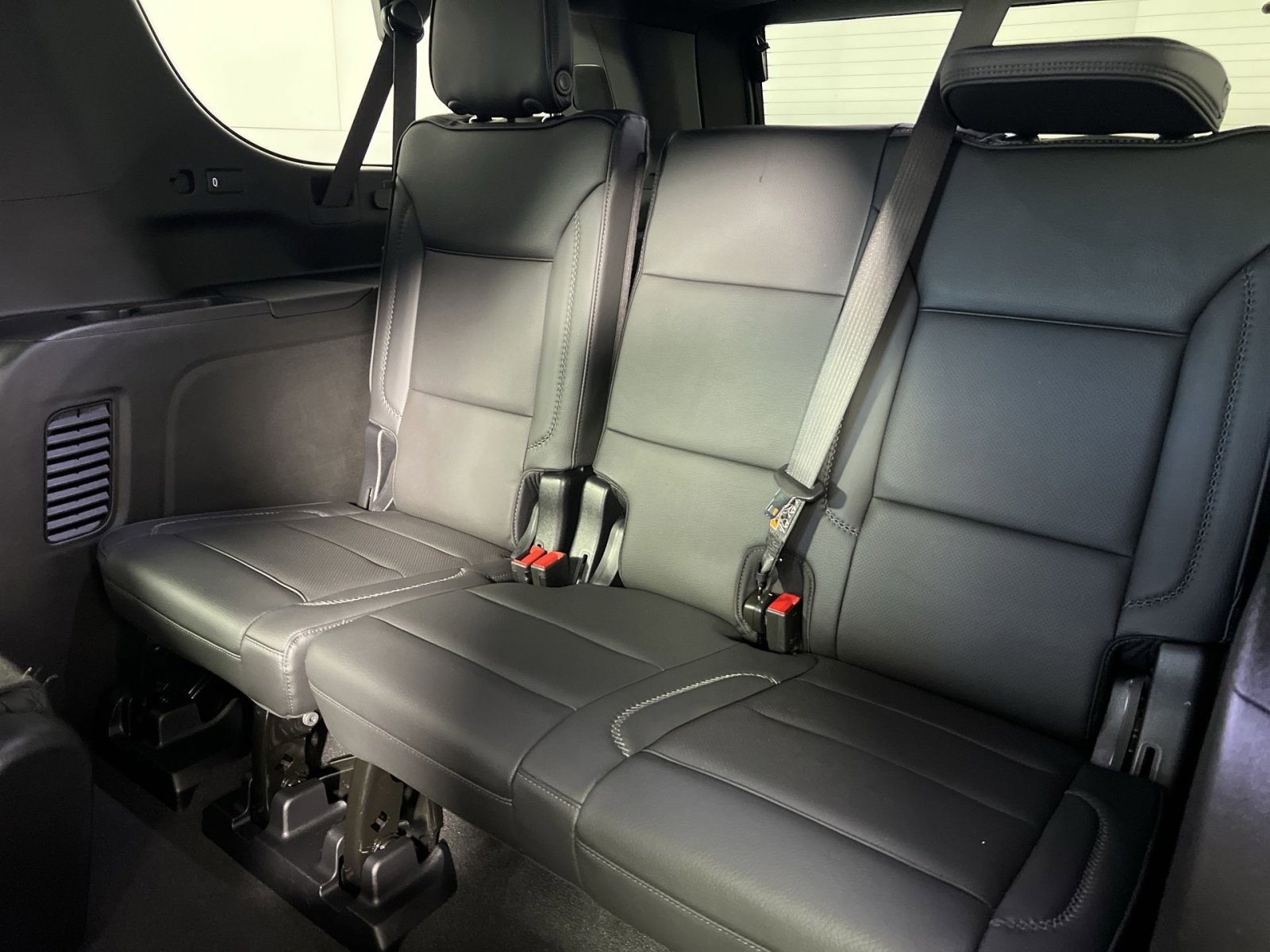 Used 2025 GMC Yukon XL Denali AWD/4WD image 27