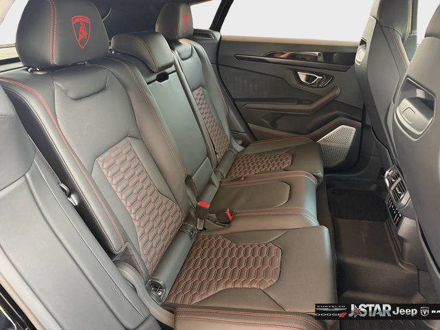 Used 2022 Lamborghini Urus AWD/4WD image 31