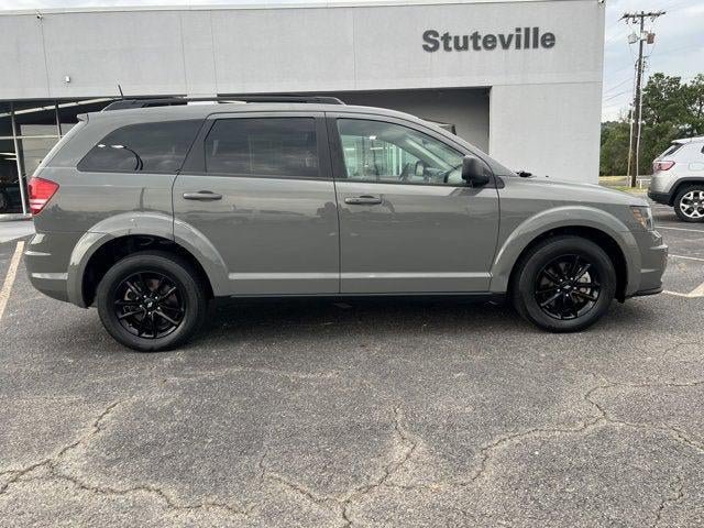 Used 2020 Dodge Journey SE w/ Blacktop Package FWD image 2