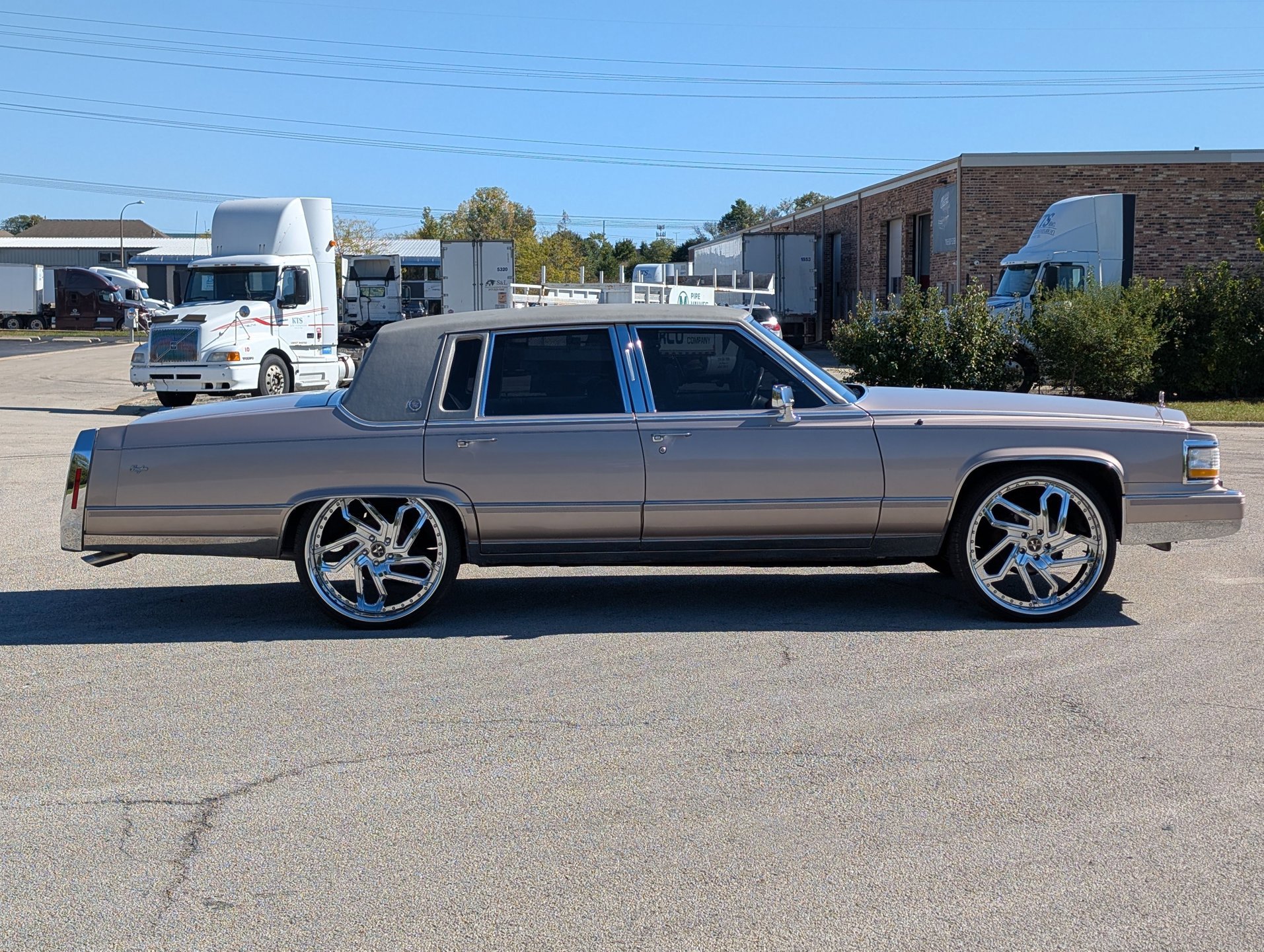Used 1990 Cadillac Brougham image 16