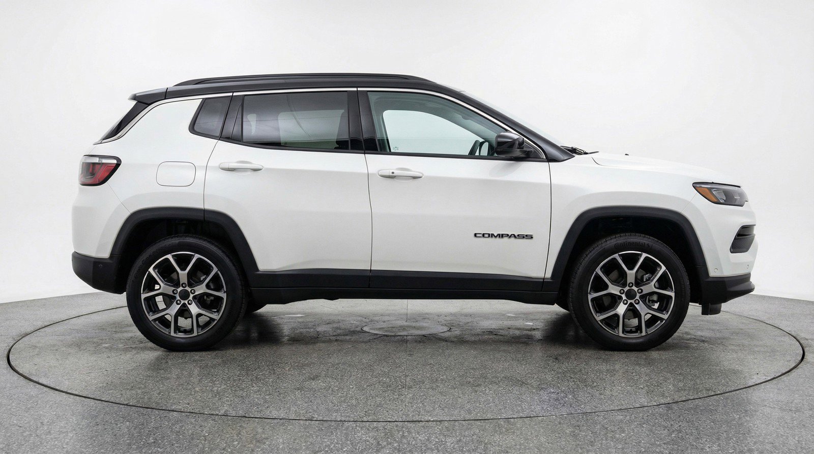 Used 2025 Jeep Compass Limited image 11