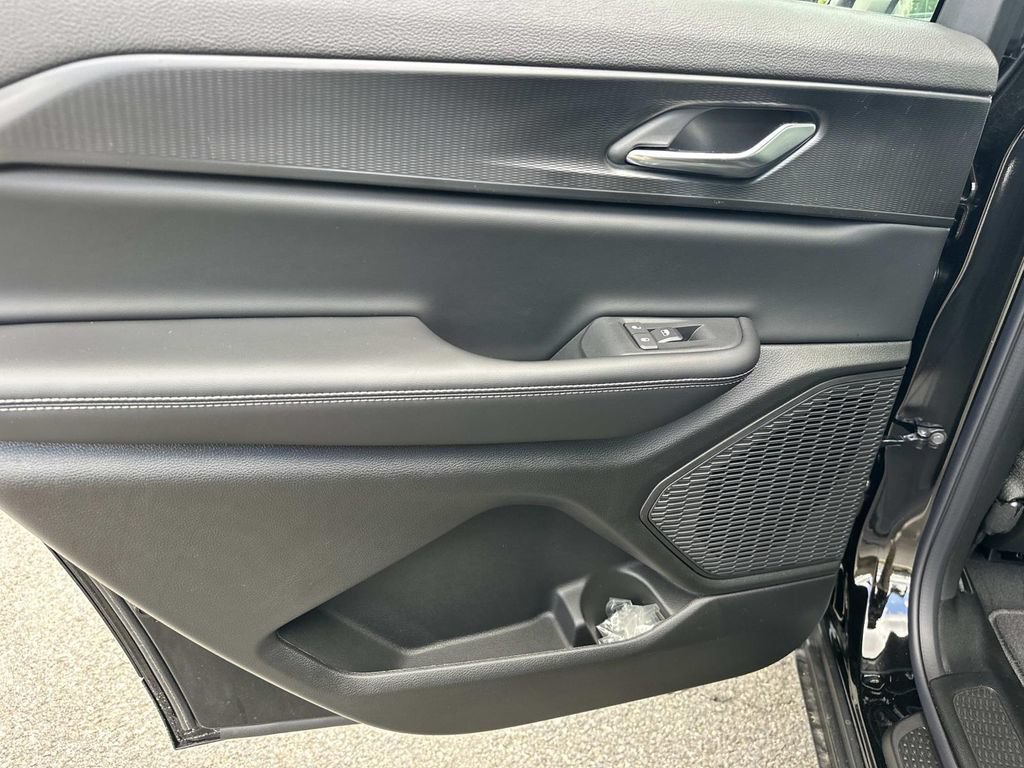 New 2026 Jeep Grand Cherokee L 4WD image 18