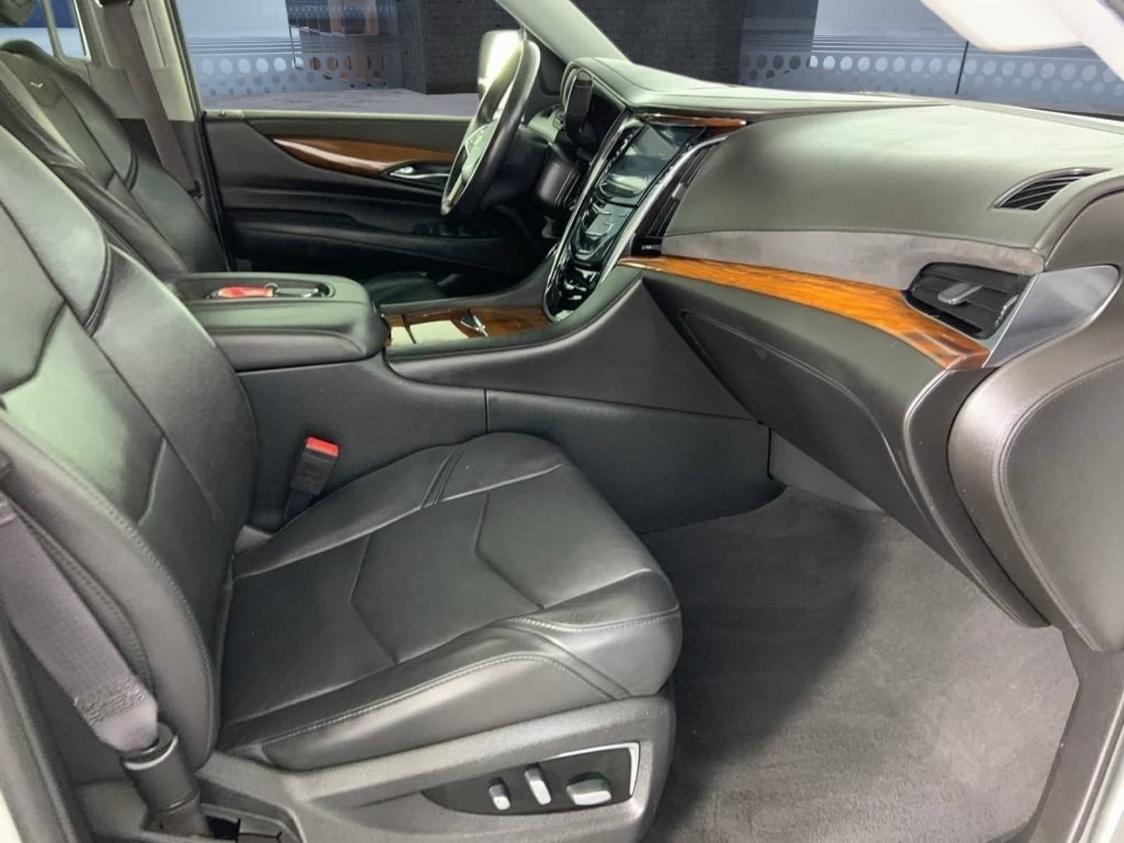 Used 2017 Cadillac Escalade Premium Luxury AWD/4WD image 21