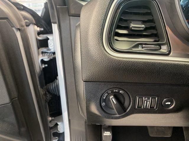 Used 2022 Dodge Challenger SXT image 11