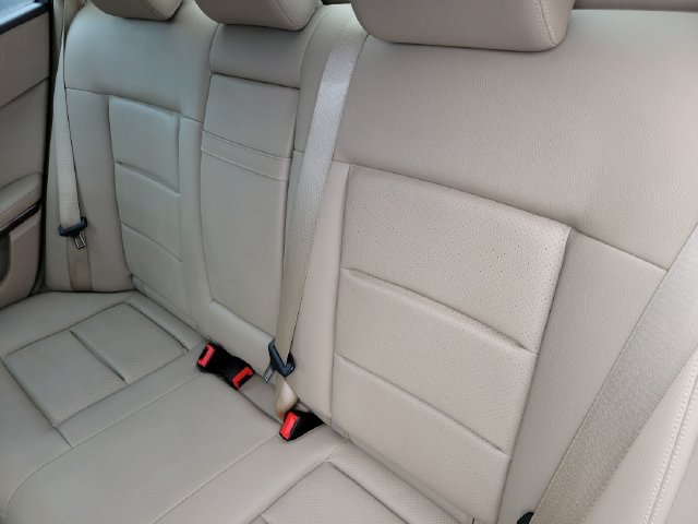 Used 2010 Mercedes-Benz E 350 Sedan w/ Premium 1 Pkg image 19