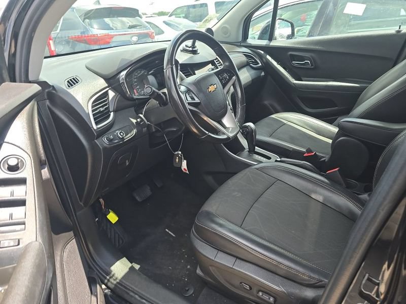 Used 2019 Chevrolet Trax LT w/ Redline Edition FWD image 11