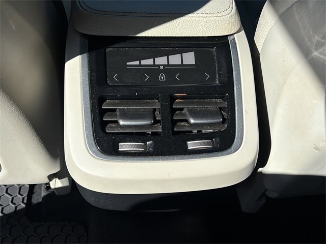 Used 2019 Volvo XC90 T6 Momentum image 18