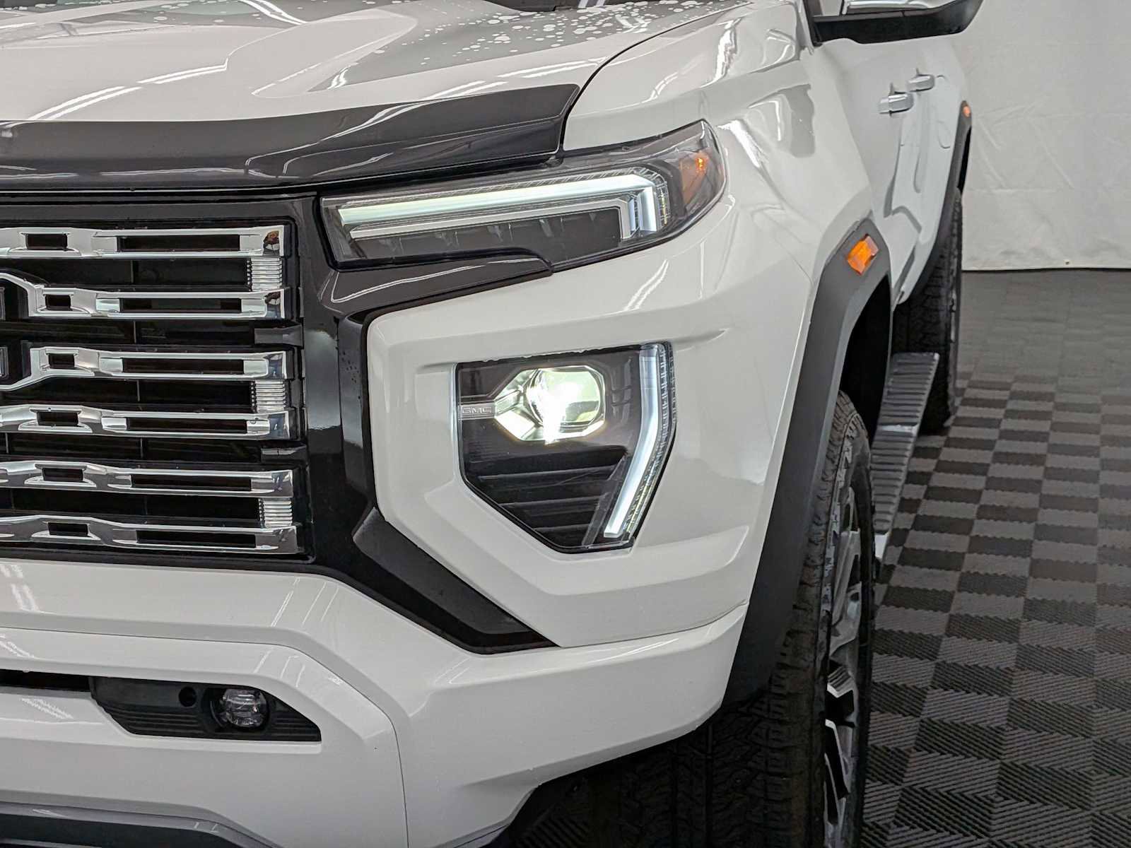 Used 2024 GMC Canyon Denali AWD/4WD image 10