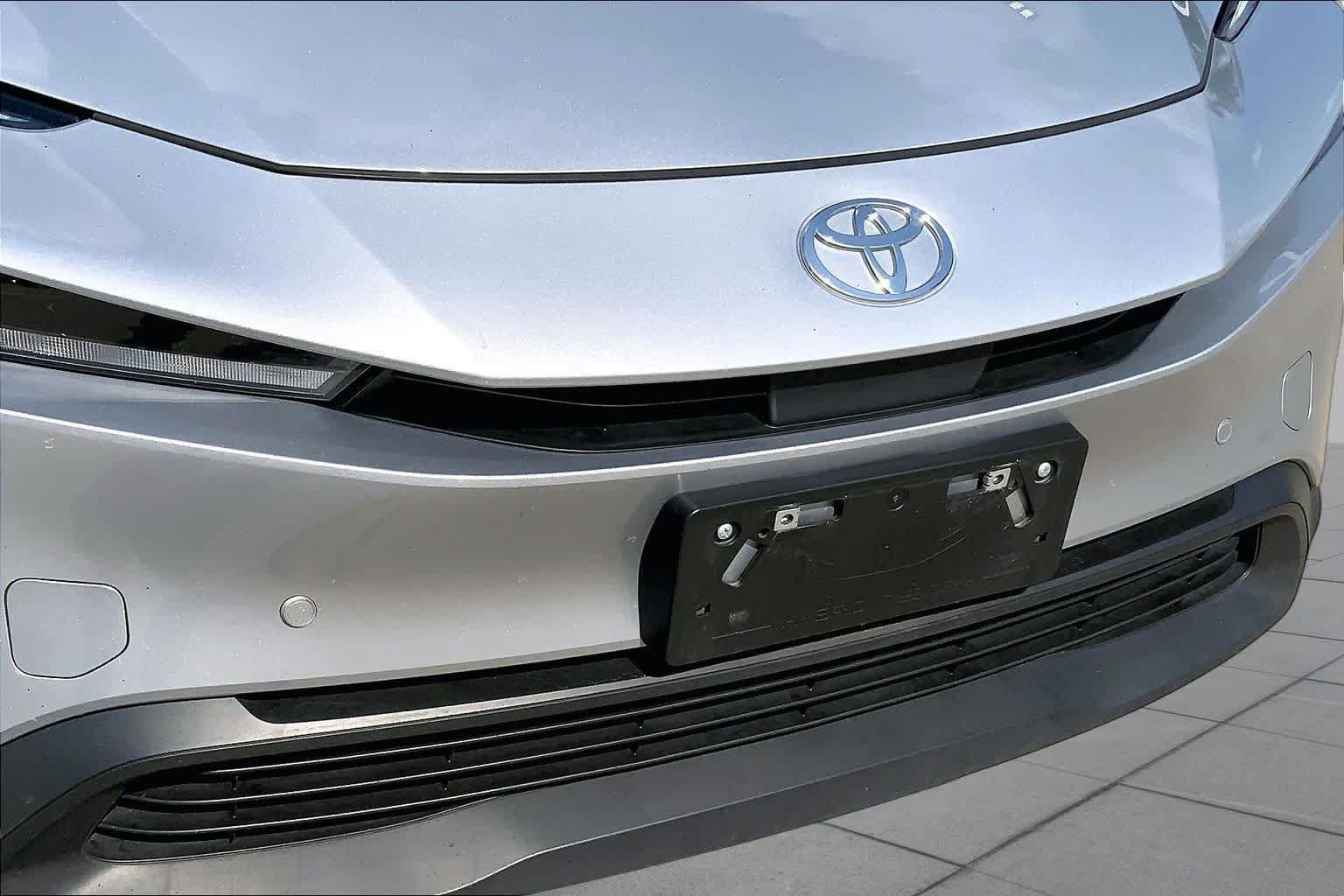 Used 2025 Toyota Prius LE FWD image 31