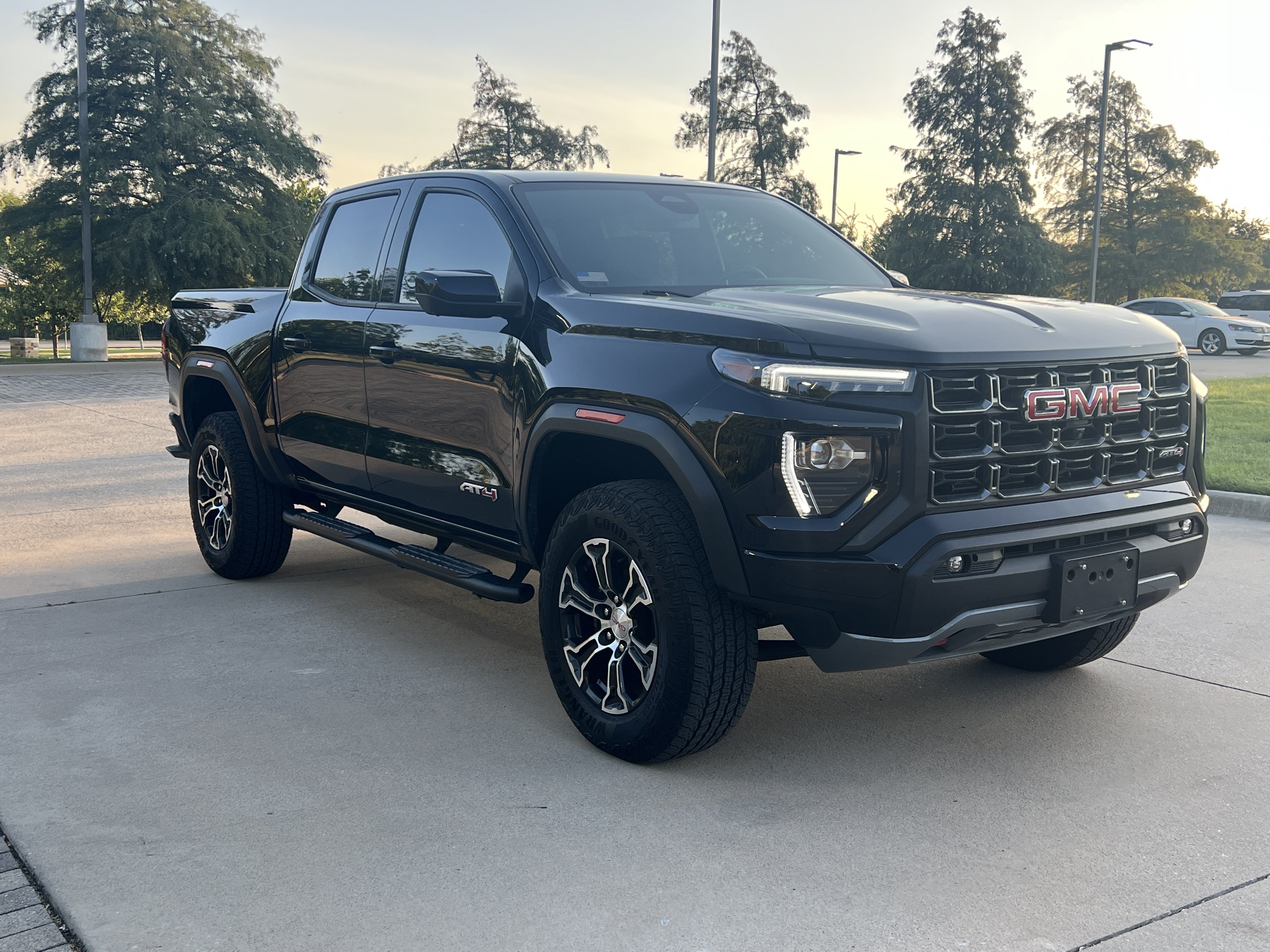 Used 2024 GMC Canyon AT4 w/ Technology Package AWD/4WD image 2