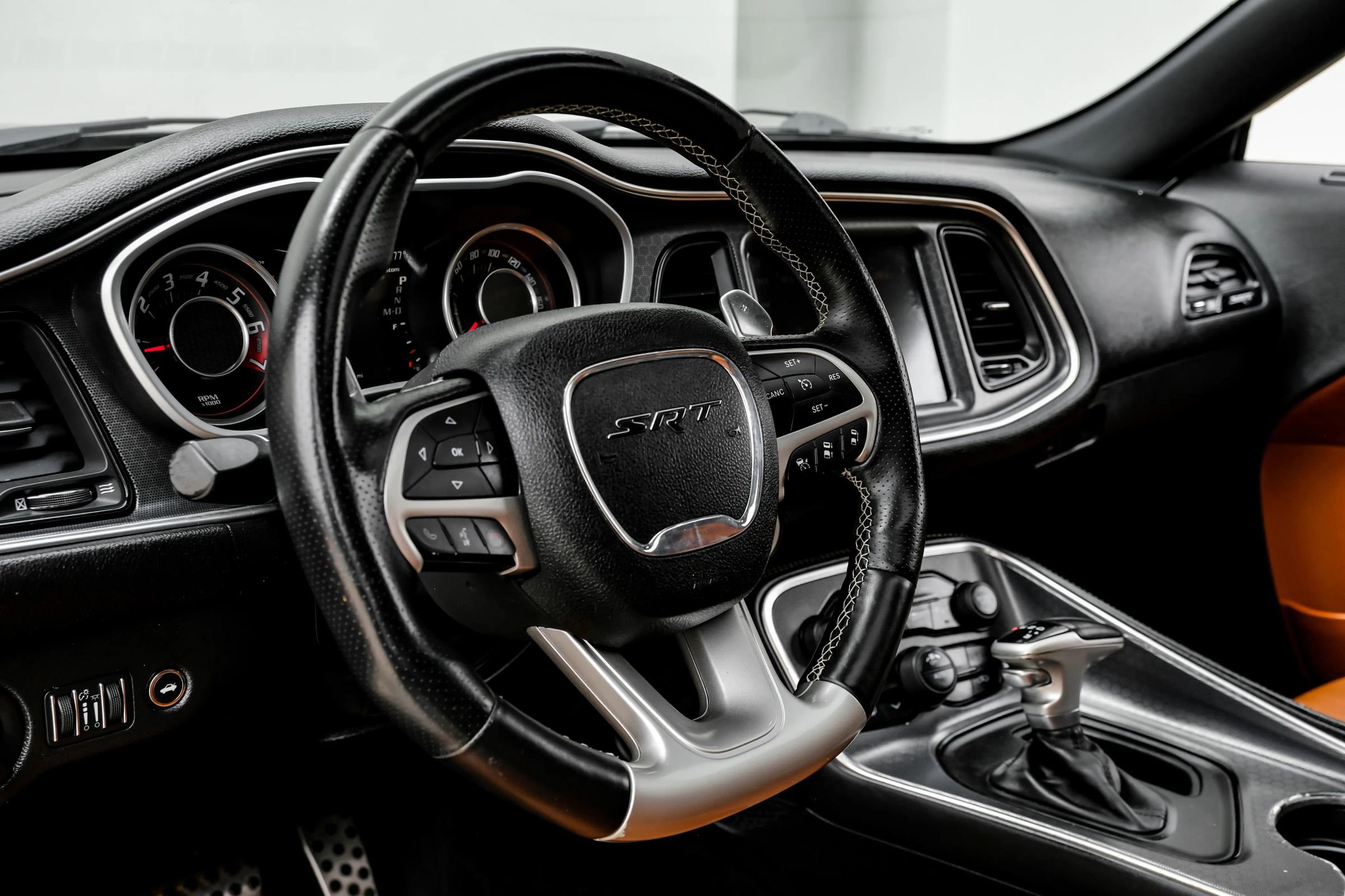 Used 2015 Dodge Challenger SRT w/ Technology Group RWD image 23