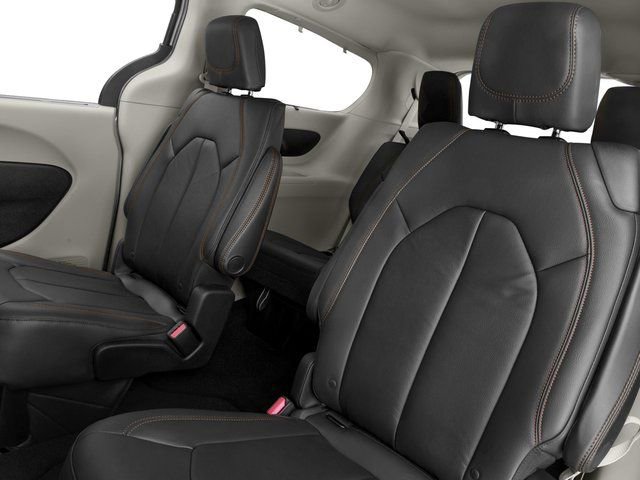 Used 2017 Chrysler Pacifica Limited w/ UConnect Theater Package FWD image 17