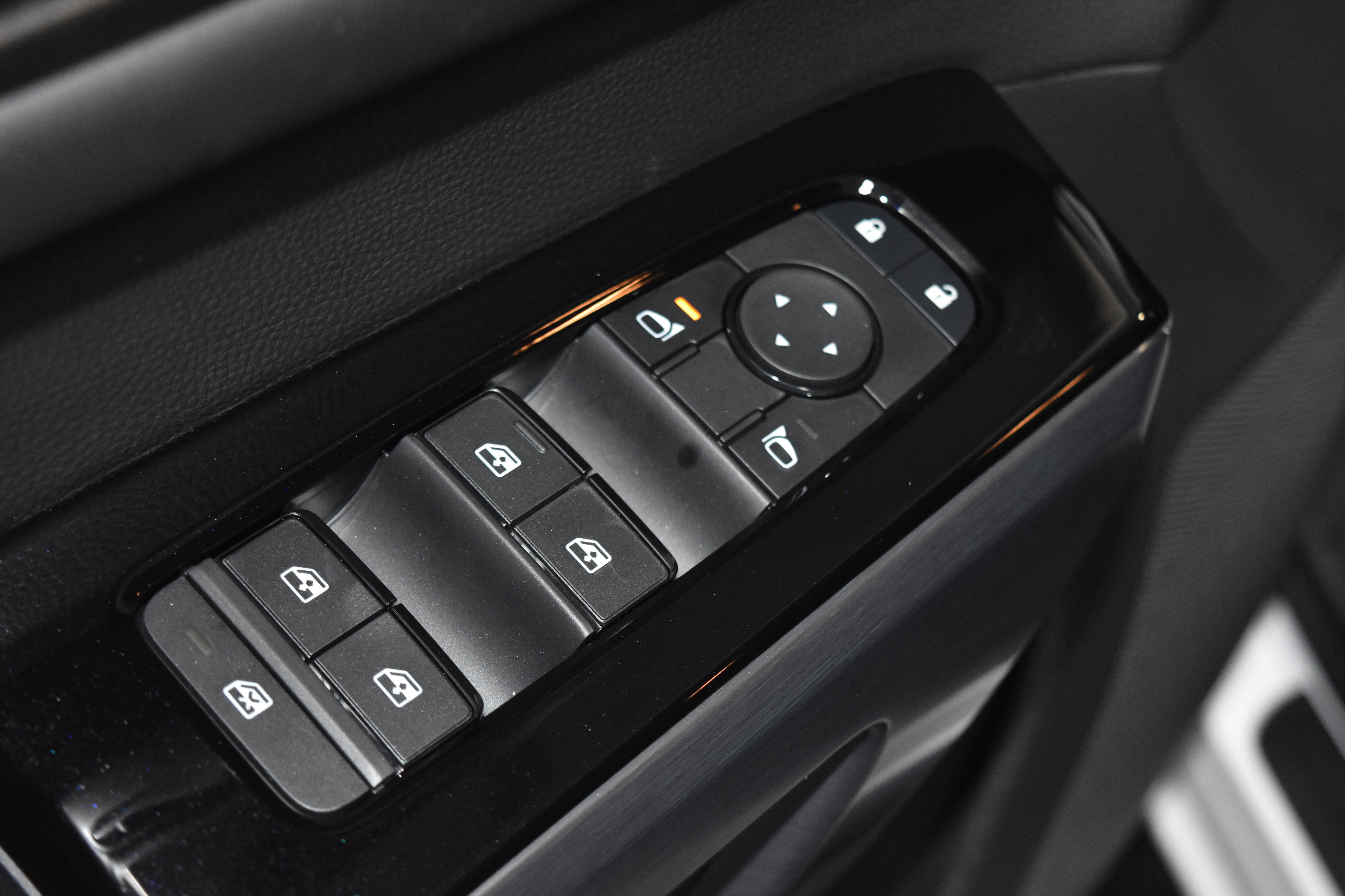 New 2026 Nissan Pathfinder SL w/ Cargo Package image 3