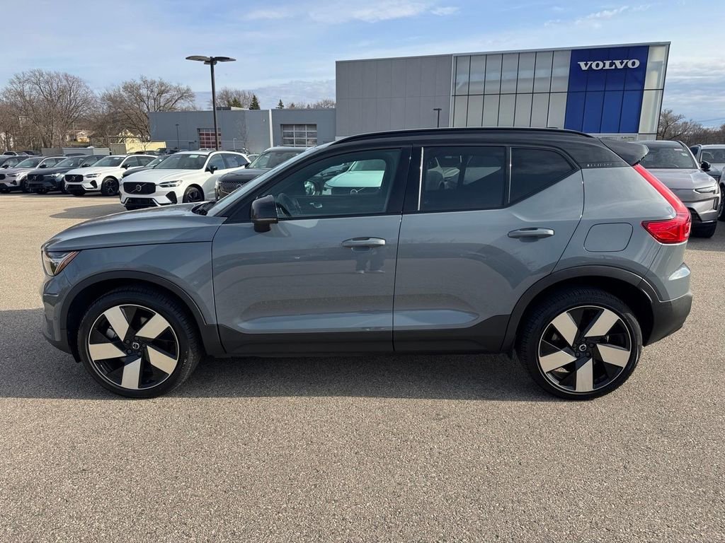 Certified 2023 Volvo XC40 Recharge Ultimate image 2