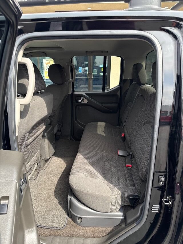 Used 2005 Nissan Frontier NISMO w/ (J01) Sunroof Pkg AWD/4WD image 11