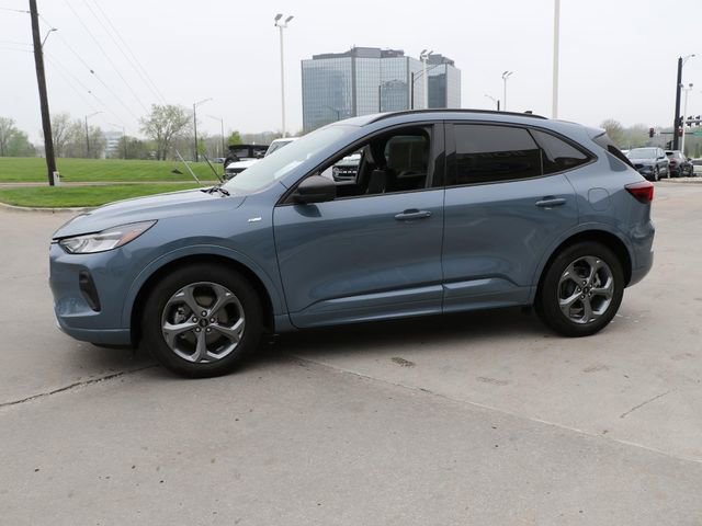 Used 2023 Ford Escape ST-Line w/ Tech Pack #1 FWD image 3