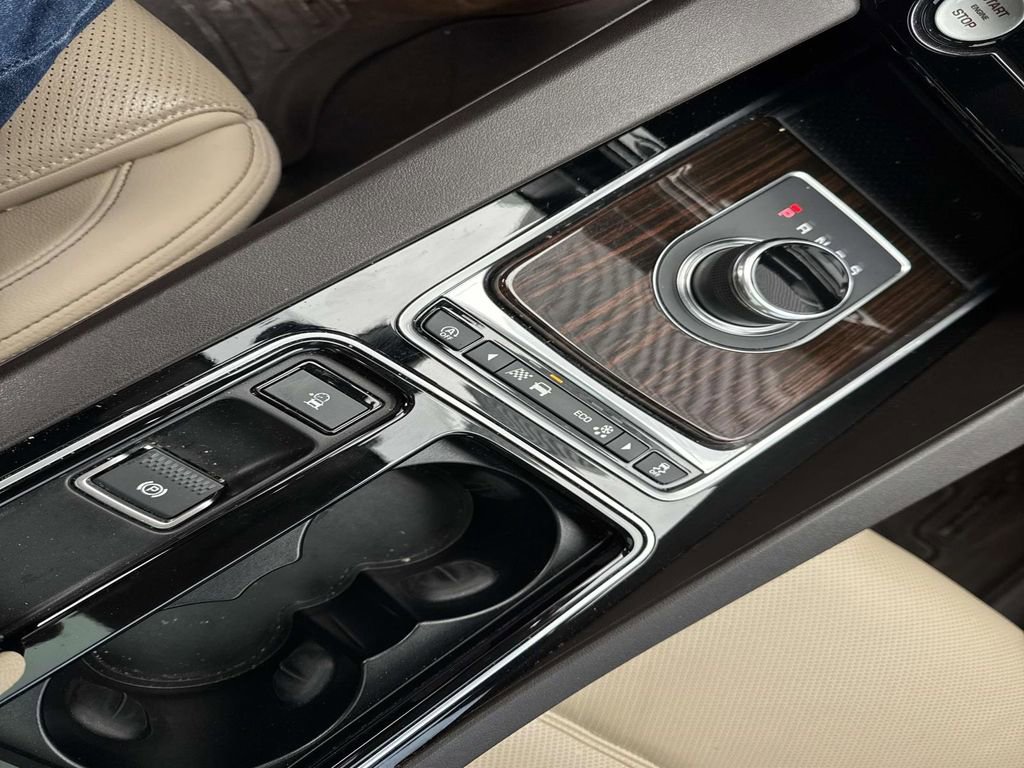 Used 2018 Jaguar F-PACE Prestige image 26