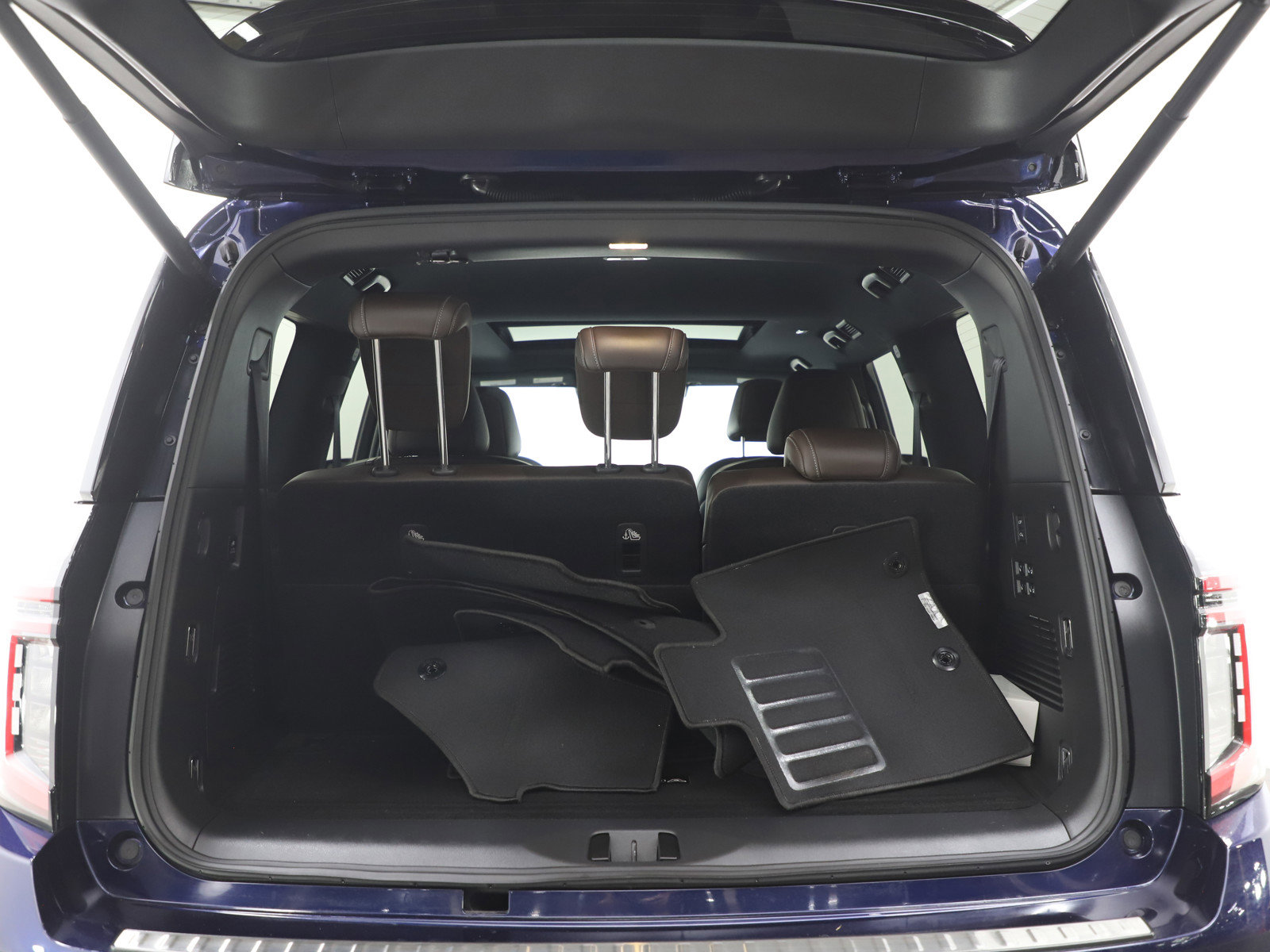 Used 2025 Nissan Armada Platinum Reserve image 19