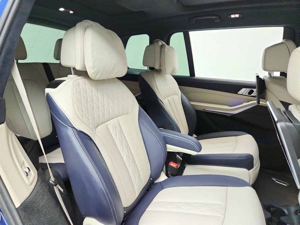 Used 2022 BMW ALPINA XB7 AWD/4WD image 30