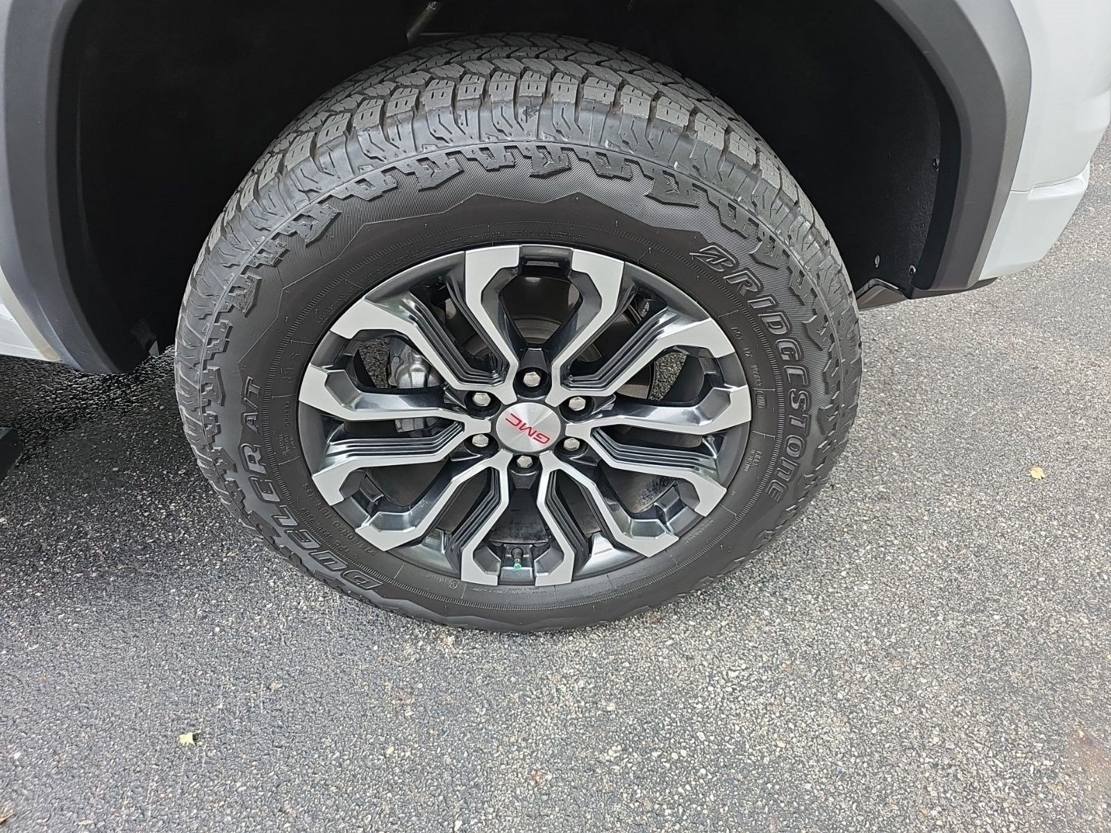 Used 2025 GMC Canyon Denali AWD/4WD image 10
