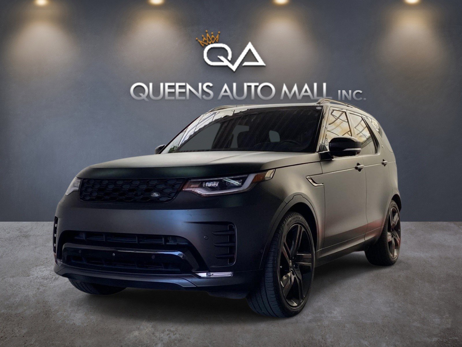 Used 2021 Land Rover Discovery HSE R-Dynamic AWD/4WD image 3
