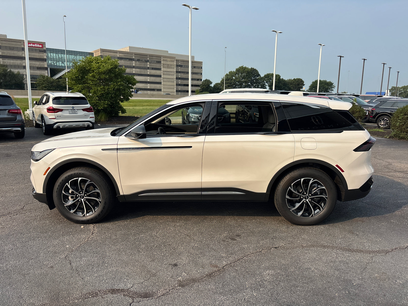 New 2026 Lincoln Nautilus Premier AWD/4WD image 4