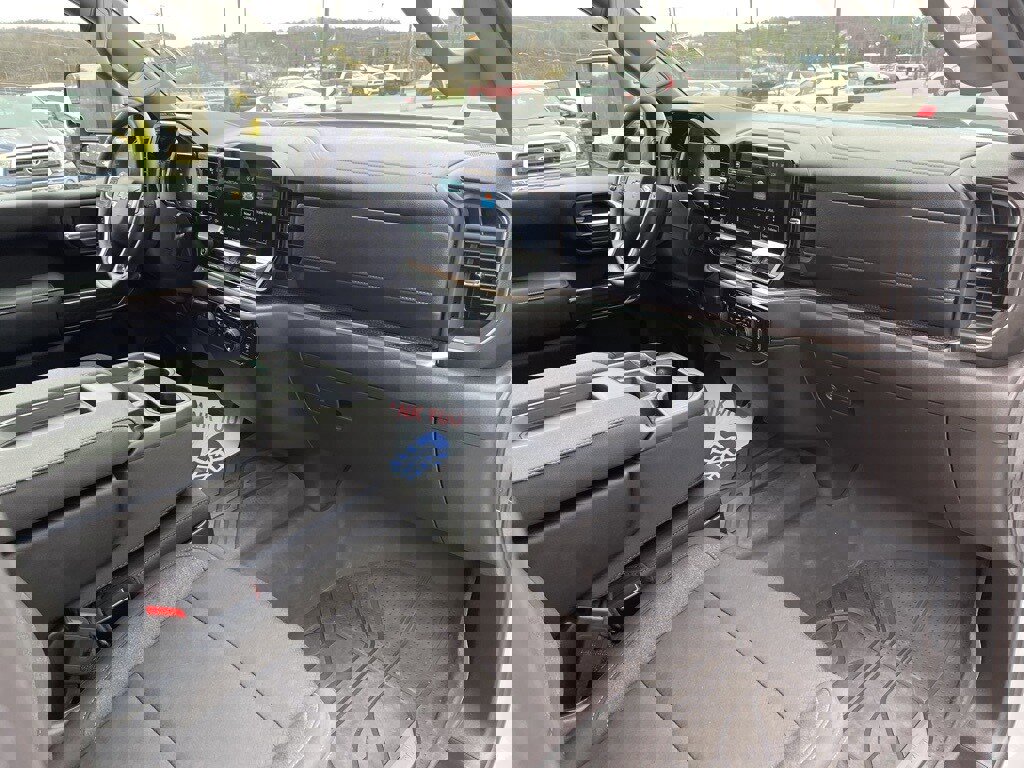 Used 2024 Chevrolet Silverado 2500 LT w/ Convenience Package image 20