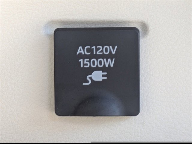 Used 2025 Toyota Sienna Limited image 13