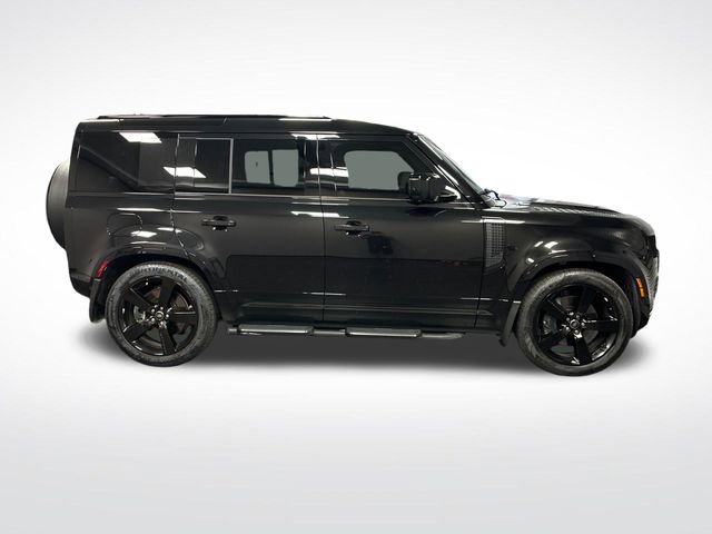 Used 2025 Land Rover Defender 110 X-Dynamic SE AWD/4WD image 7