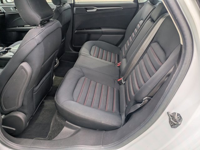 Used 2016 Ford Fusion SE w/ Equipment Group 201A image 16