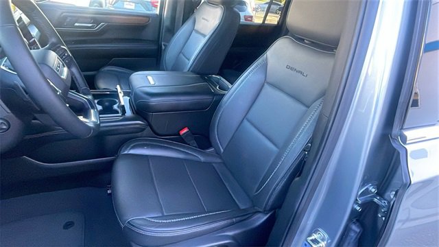 Used 2025 GMC Yukon XL Denali image 11