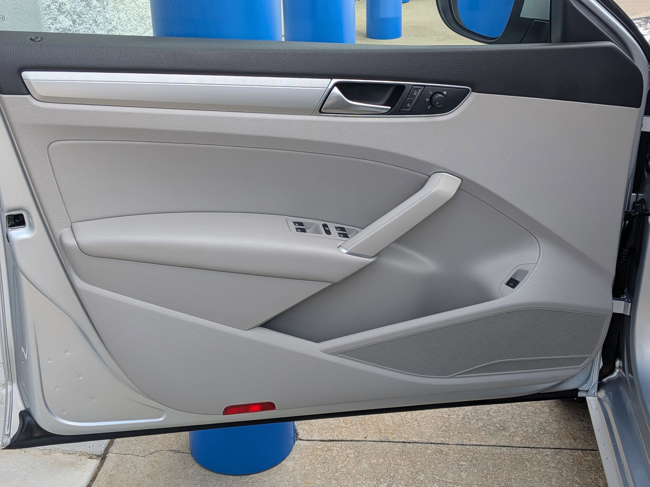 Used 2019 Volkswagen Passat 2.0T Wolfsburg w/ Wheels & Sunroof Package image 12