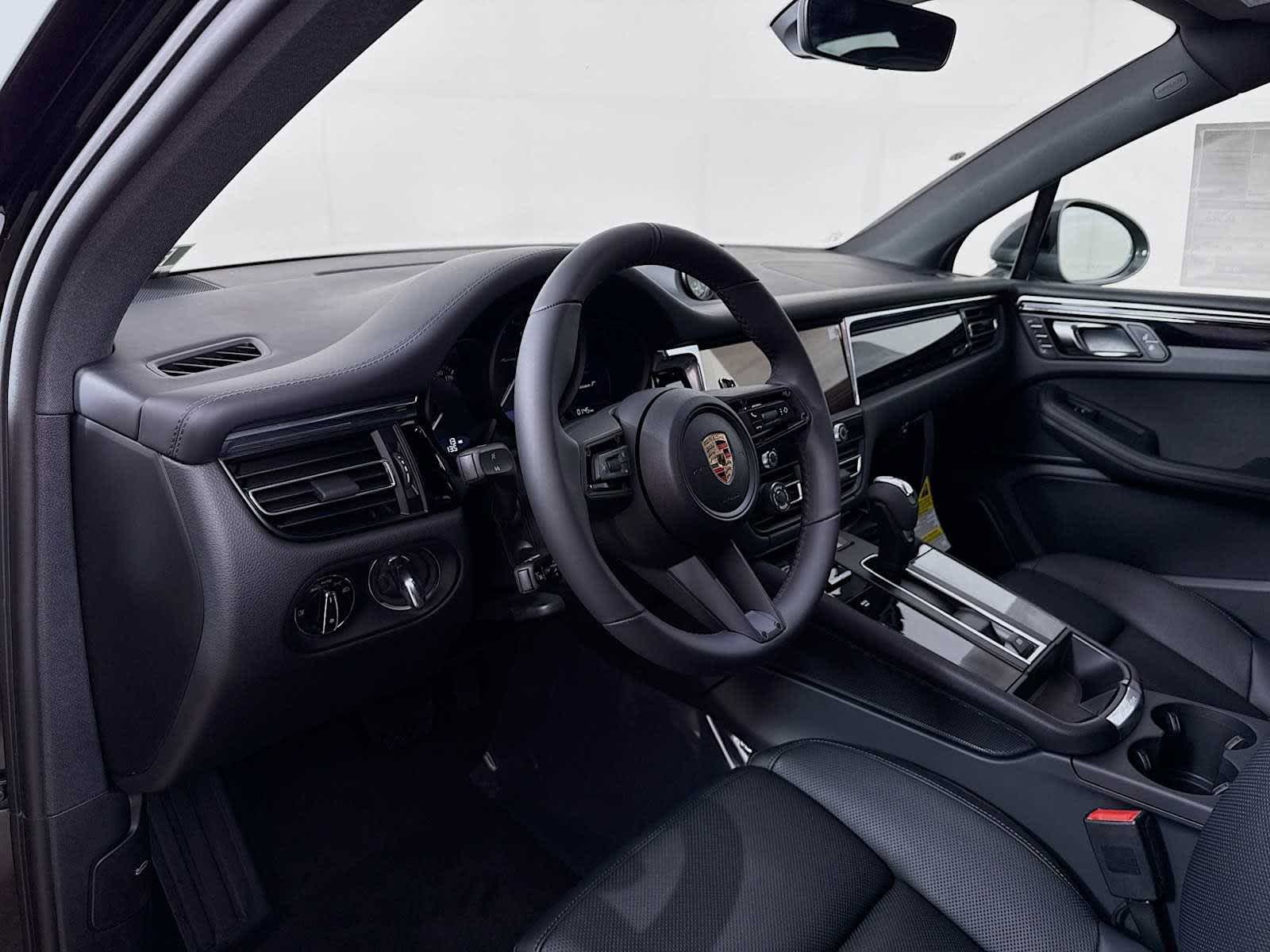 New 2025 Porsche Macan AWD/4WD image 4