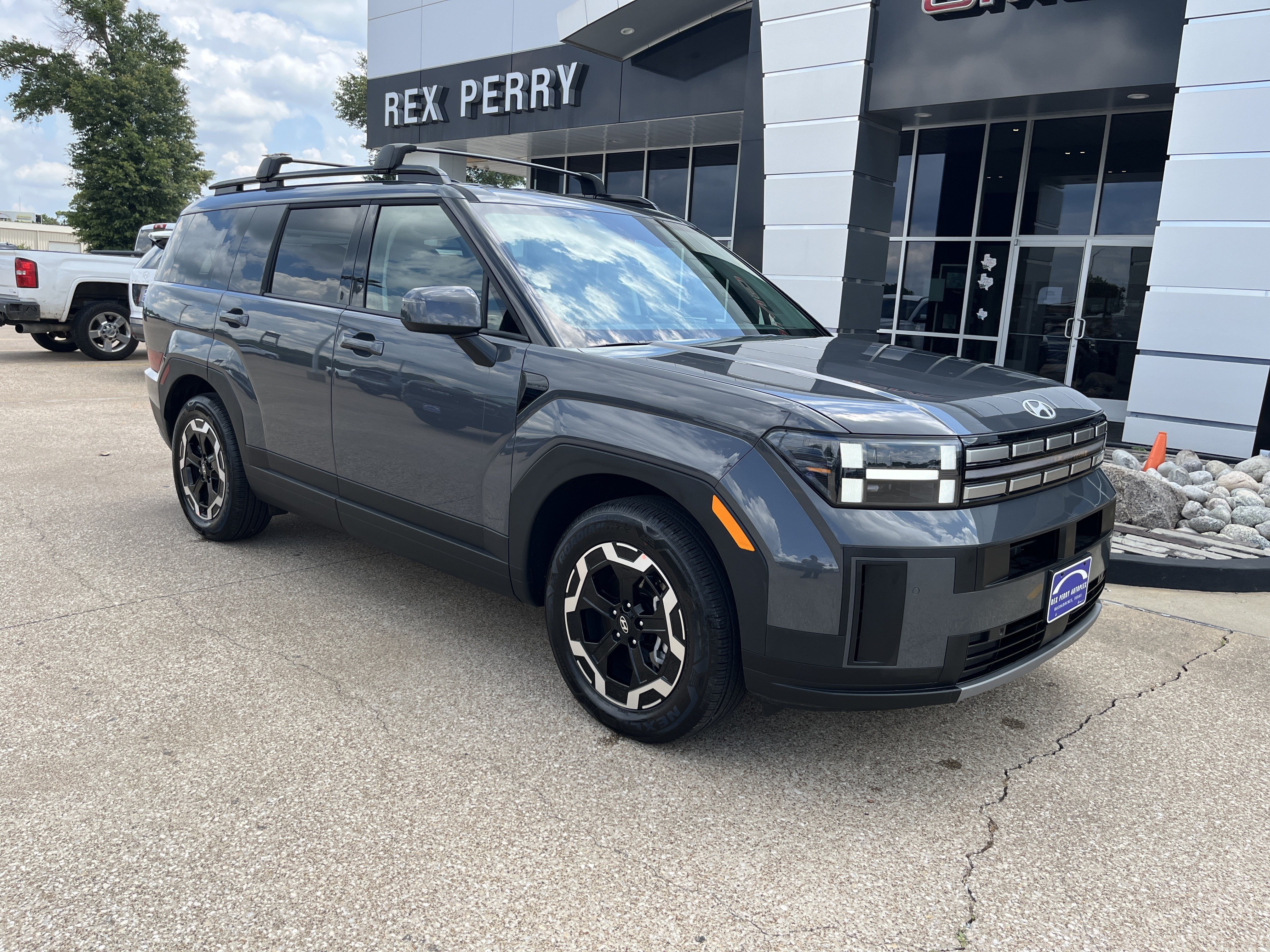 Used 2026 Hyundai Santa Fe SEL FWD image 2