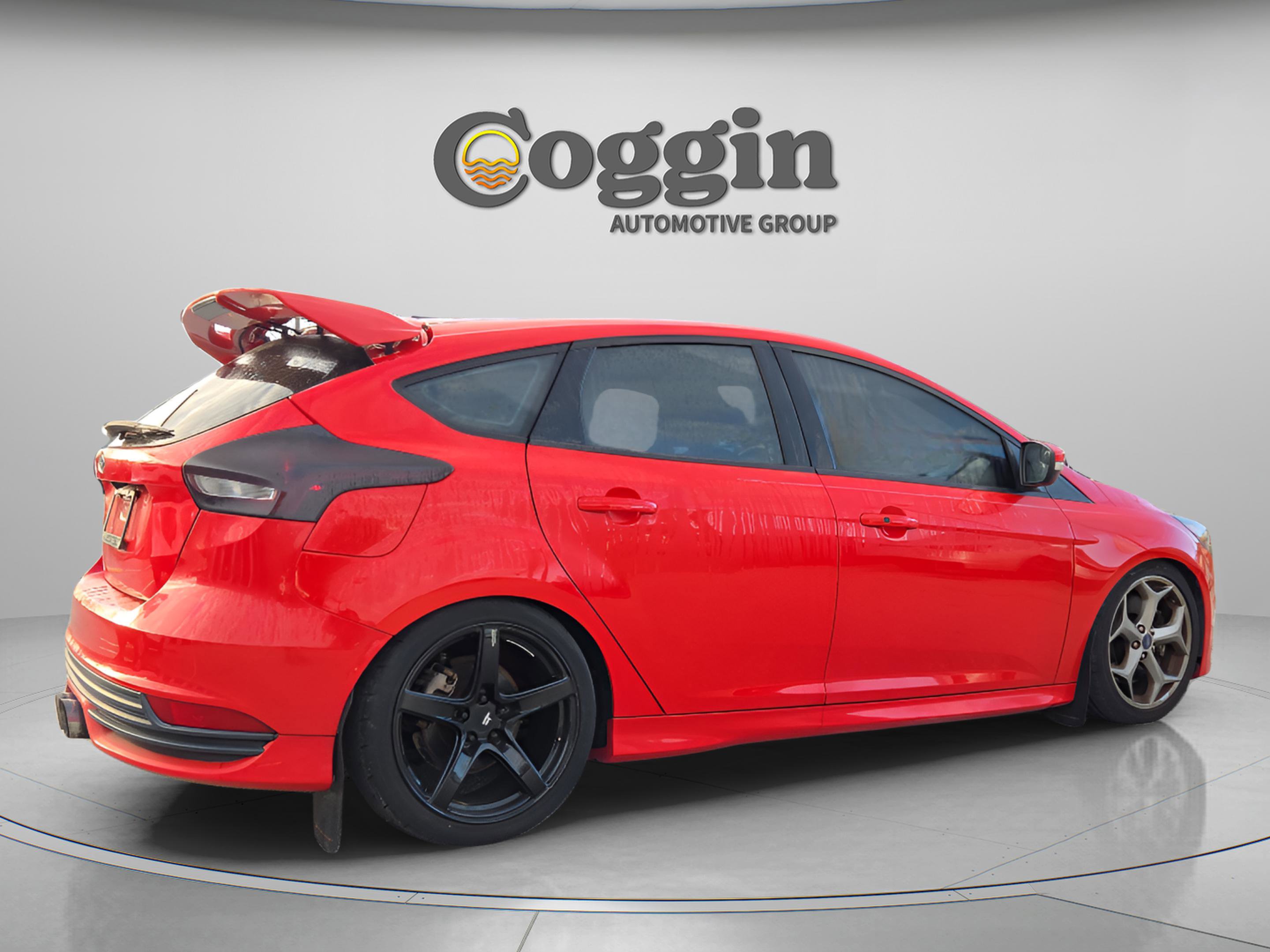 Used 2017 Ford Focus ST w/ Equipment Group 401A image 7