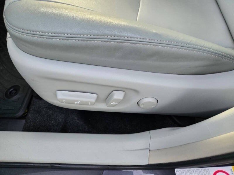Used 2014 Toyota Prius Four FWD image 20
