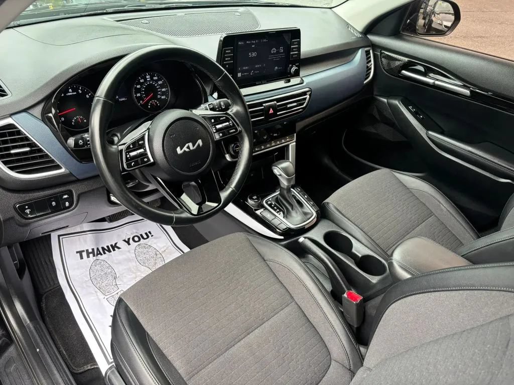 Used 2023 Kia Seltos S AWD/4WD image 2
