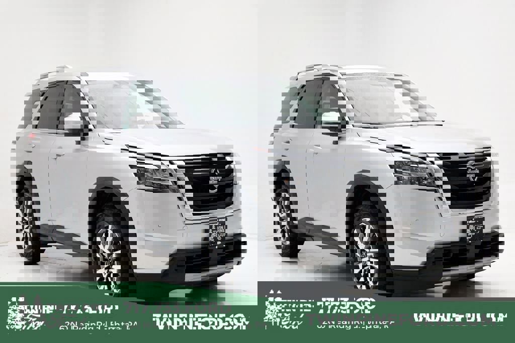 Used 2023 Nissan Pathfinder SL image 1