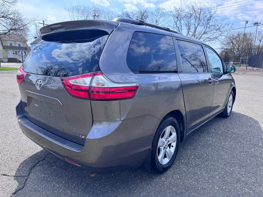 Used 2016 Toyota Sienna LE image 6