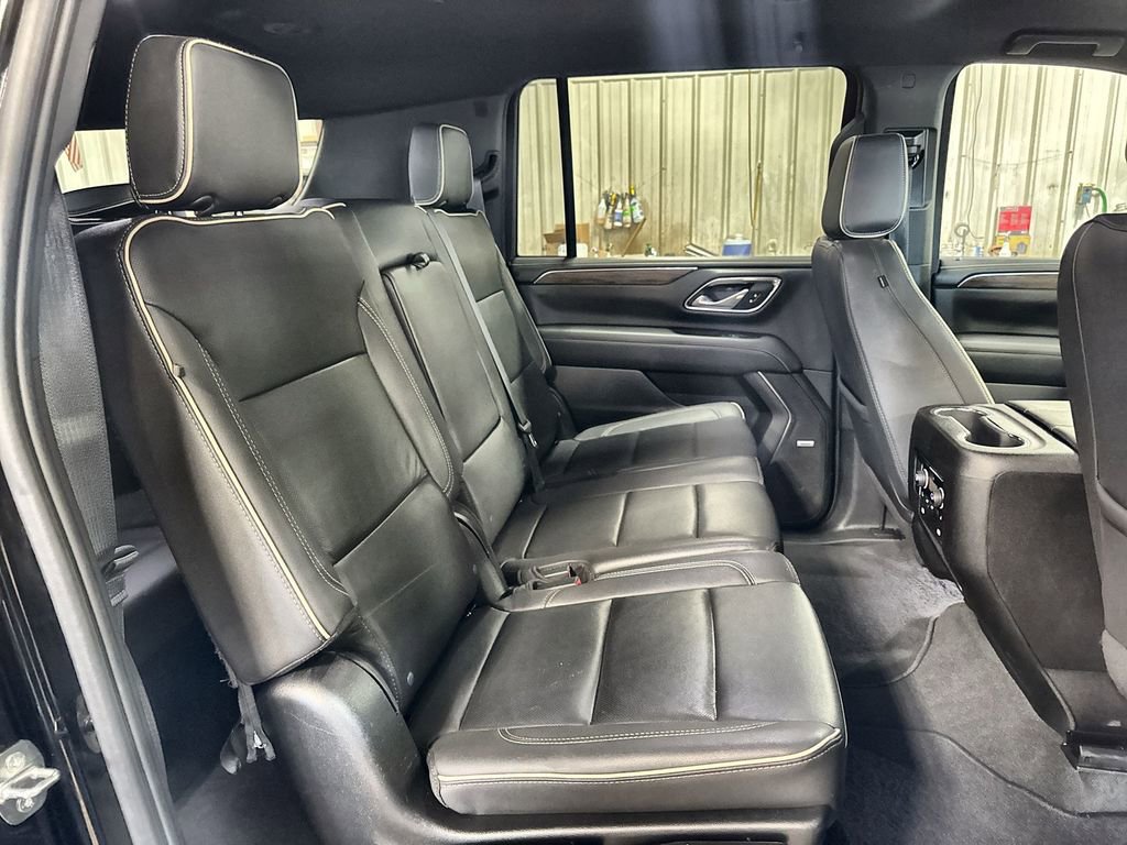 Used 2024 Chevrolet Suburban Premier image 31
