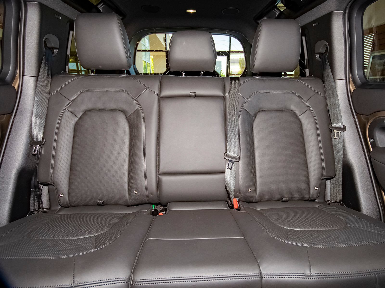New 2026 Land Rover Defender 110 X-Dynamic SE AWD/4WD image 52